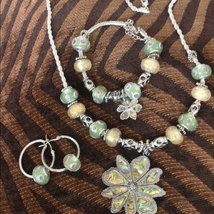 Hand crafted green floral jewelry set